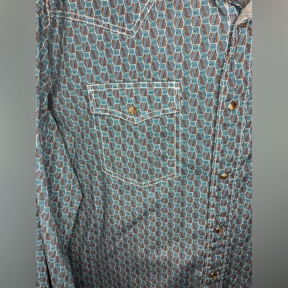 Wrangler Men’s Blue Casual Button Down Shirt with Geometric Pattern - Picture 2 of 6